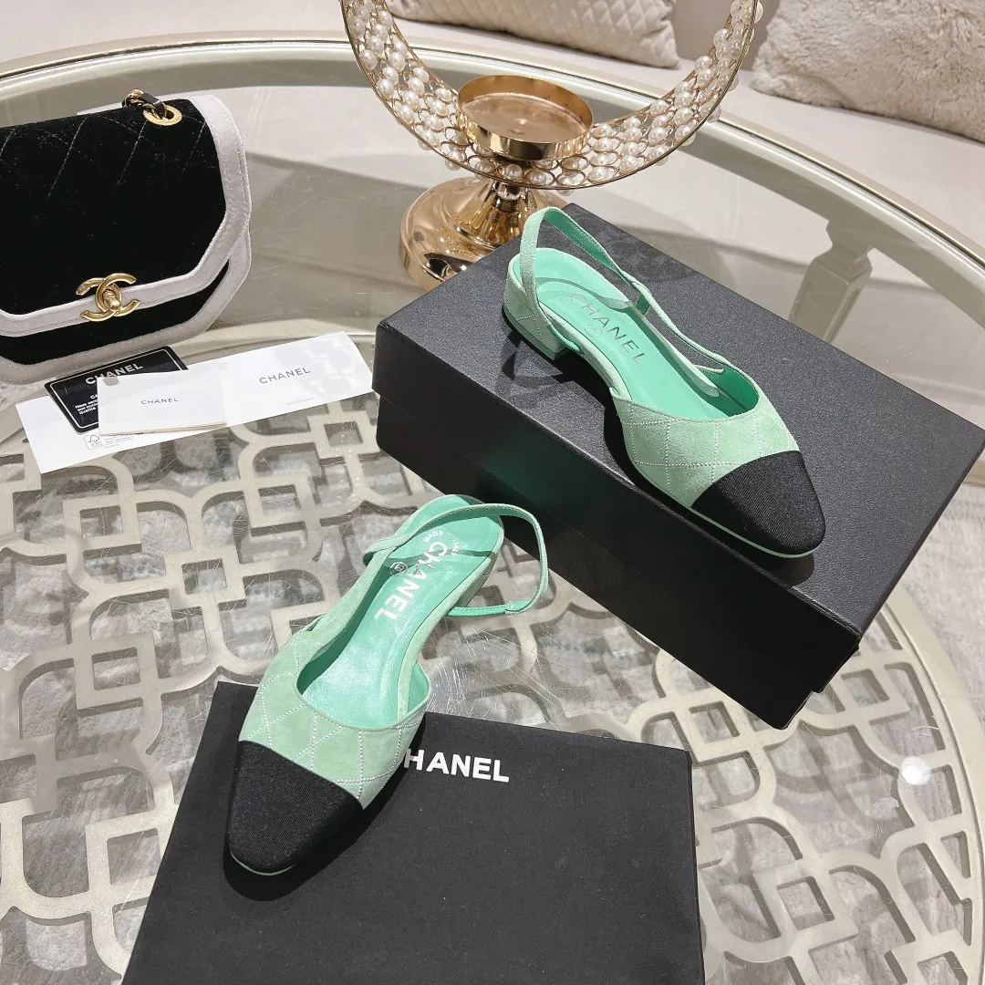 👟👟Ex-factory price 540👟👟 CHANEL Xiangjia 25vs spring and summer new fashion sandals series... Chanel is a very comprehensive noble fashion lifestyle brand. The same models are sold by major fashion bloggers and celebrities in Hong Kong, the United States, and other countries. They are simply beautiful. I fall in love with elegance and the playful sense of the future. I want to own them right away just by looking at them. But you can really think about a pair of exquisite high heels. This series is specially designed for extraordinary and indifferent ladies to create a unique overall effect. CHANEL designs products that inspire women to move forward and highlight their charm... 1️⃣Material: original customized high mercerized sheepskin 2️⃣Inner lining: original customized imported sheepskin 3️⃣Feet: original customized imported sheepskin 4️⃣Outsole: genuine leather sole imported from Italy 5️⃣Heel height: 2.5cm/6.5cm/9cm 6️⃣Number: 34-43 (34.40.41.42.43 customized is not returnable) 7️⃣Packaging: The latest and exquisite full set of packaging at the counter